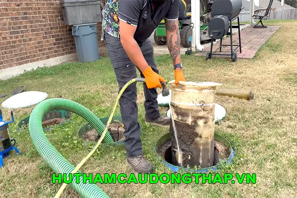 thực hiện xử lý hầm cầu bị đầy hiệu quả