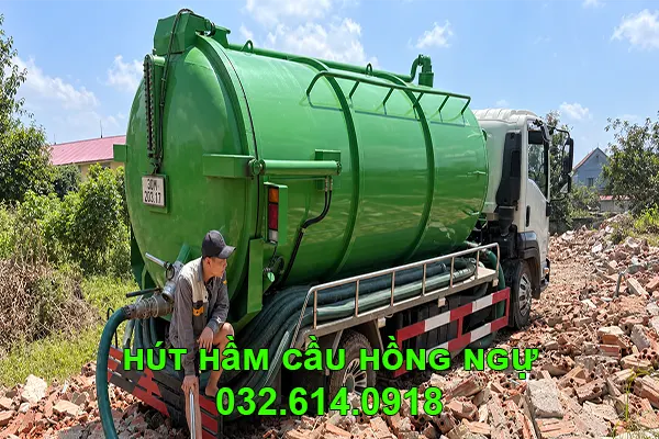 Hút hầm cầu Hồng Ngự sạch, giá rẻ - SĐT 032.614.0918 2 Thi công hút hầm cầu Hồng Ngự