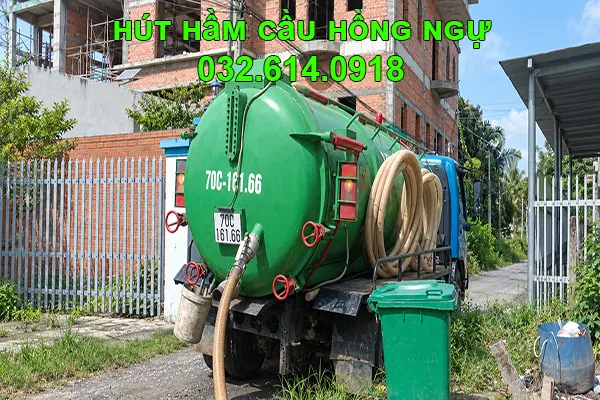 Hút hầm cầu Hồng Ngự sạch, giá rẻ - SĐT 032.614.0918 1 xe hút hầm cầu Hồng Ngự